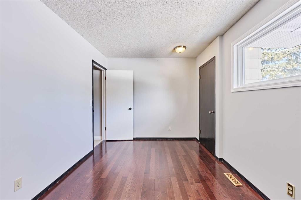 103 Pump Hill Road Sw, Calgary, AB - Indoor Photo Showing Other Room