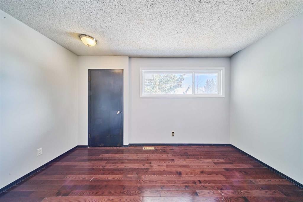 103 Pump Hill Road Sw, Calgary, AB - Indoor Photo Showing Other Room