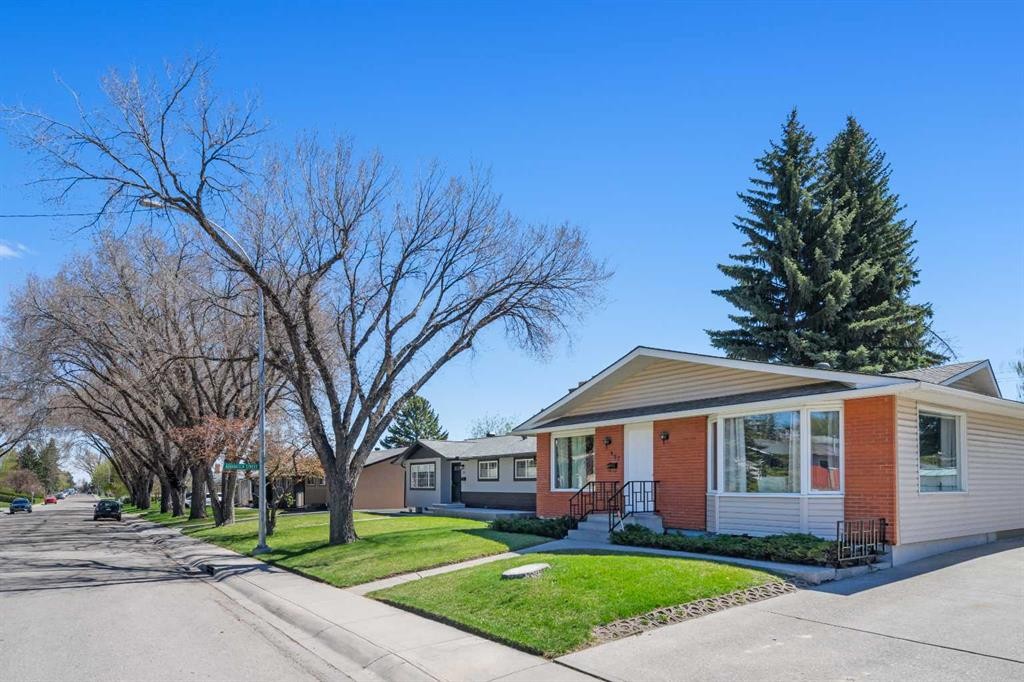 487 Arlington Drive Se, Calgary, AB - Outdoor With Facade