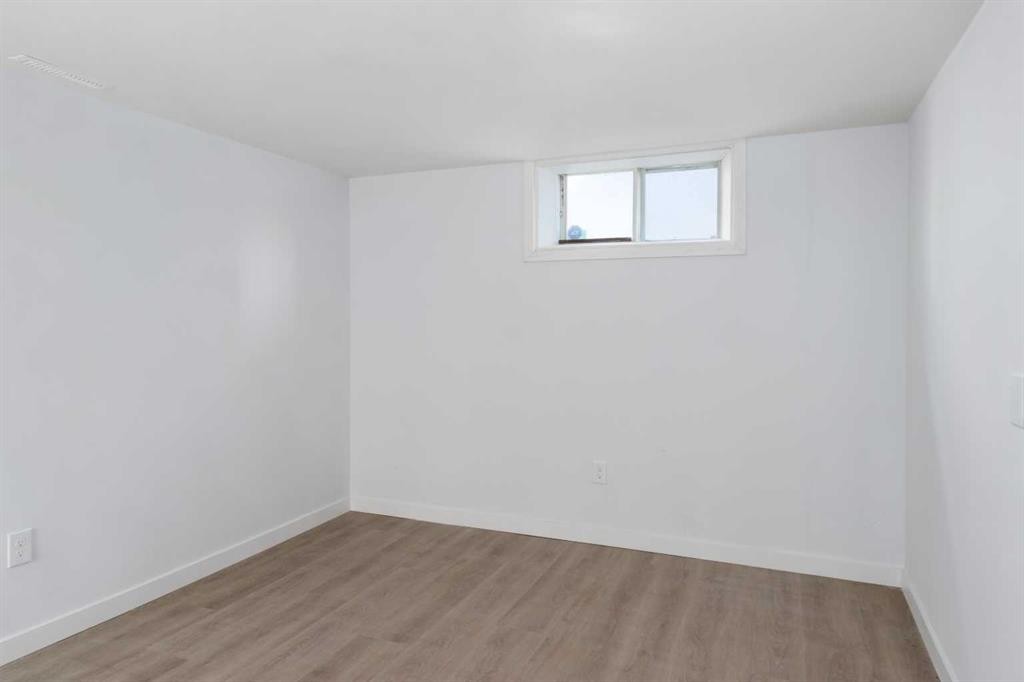 487 Arlington Drive Se, Calgary, AB - Indoor Photo Showing Other Room