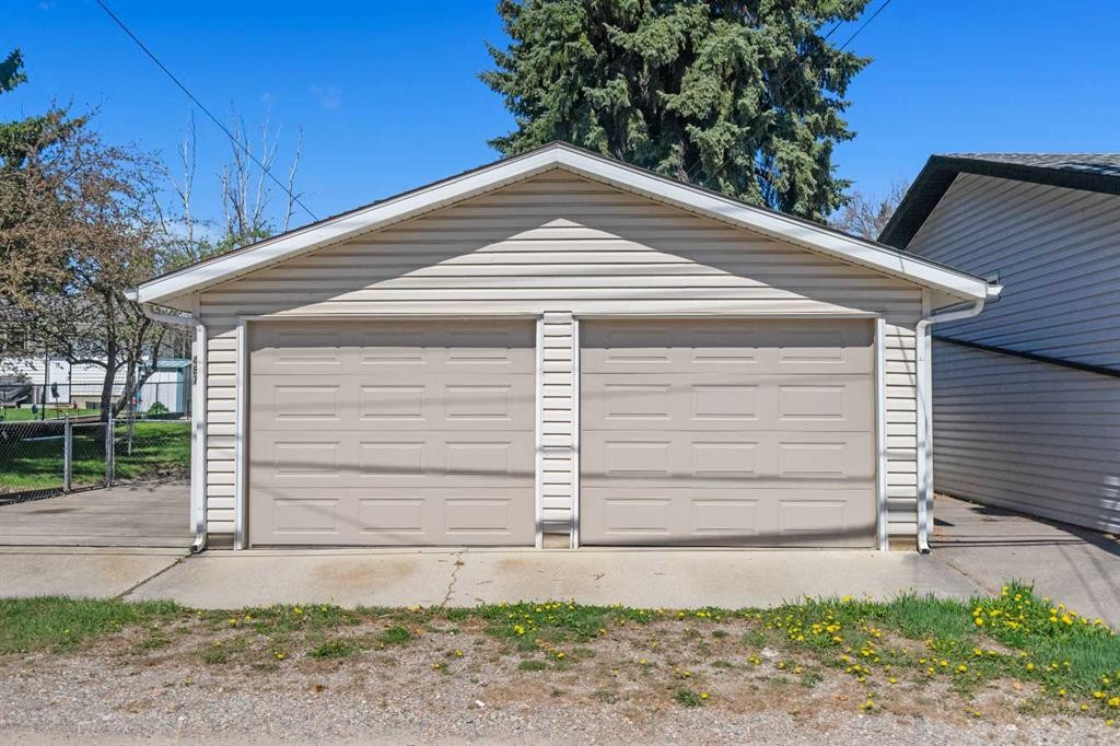 487 Arlington Drive Se, Calgary, AB - Outdoor With Exterior