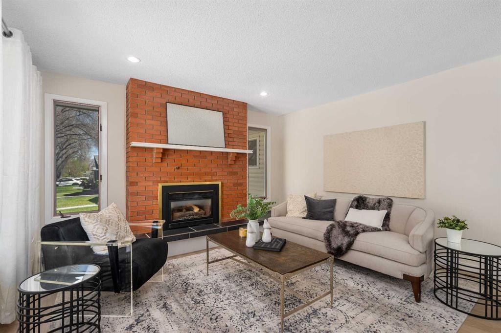 487 Arlington Drive Se, Calgary, AB - Indoor Photo Showing Living Room With Fireplace