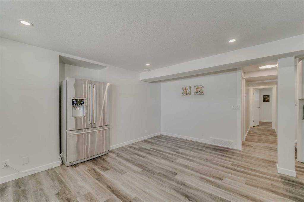 112 Edgedale Way, Calgary, AB - Indoor Photo Showing Other Room
