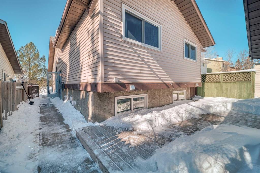 112 Edgedale Way, Calgary, AB - Outdoor