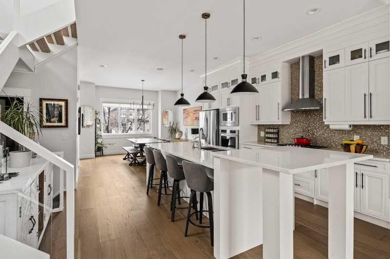 3917 16 Street Sw, Calgary, AB - Indoor Photo Showing Kitchen With Upgraded Kitchen