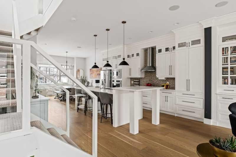 3917 16 Street Sw, Calgary, AB - Indoor Photo Showing Kitchen With Upgraded Kitchen