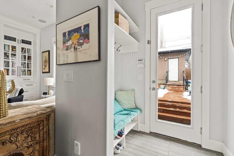 3917 16 Street Sw, Calgary, AB - Indoor Photo Showing Other Room