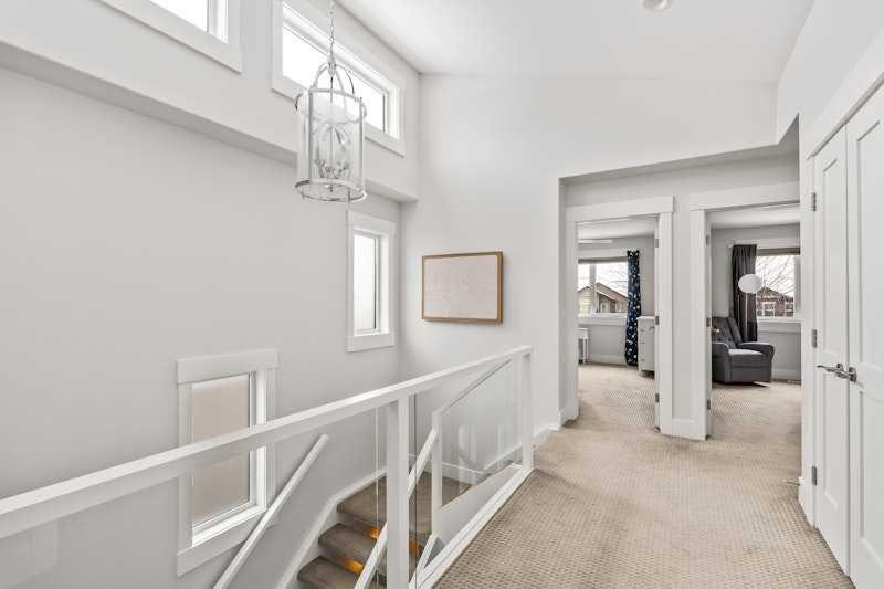 3917 16 Street Sw, Calgary, AB - Indoor Photo Showing Other Room