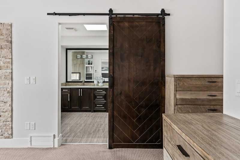 3917 16 Street Sw, Calgary, AB - Indoor Photo Showing Other Room