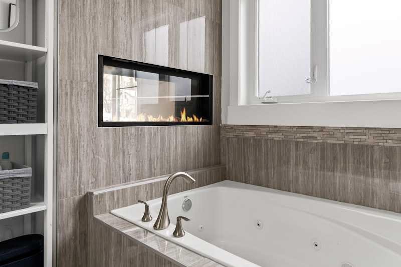 3917 16 Street Sw, Calgary, AB - Indoor Photo Showing Bathroom