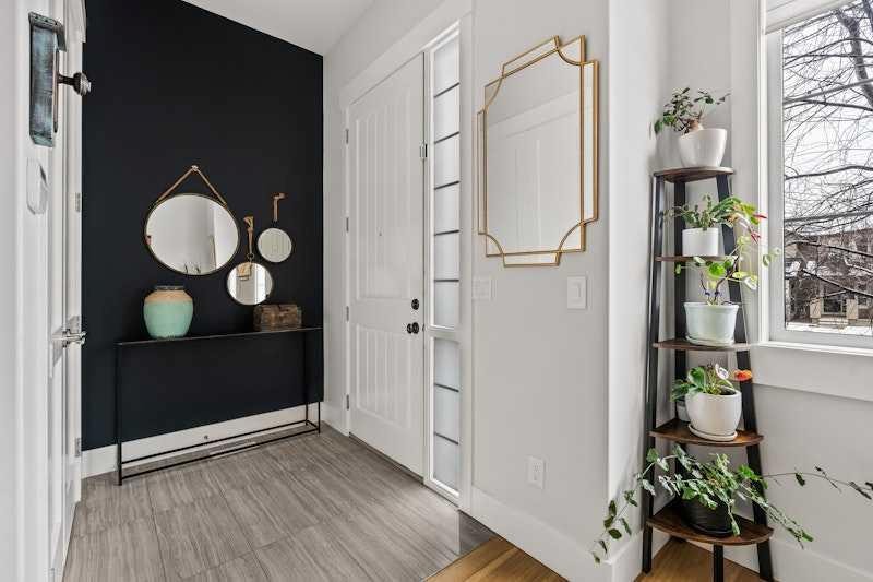 3917 16 Street Sw, Calgary, AB - Indoor Photo Showing Other Room