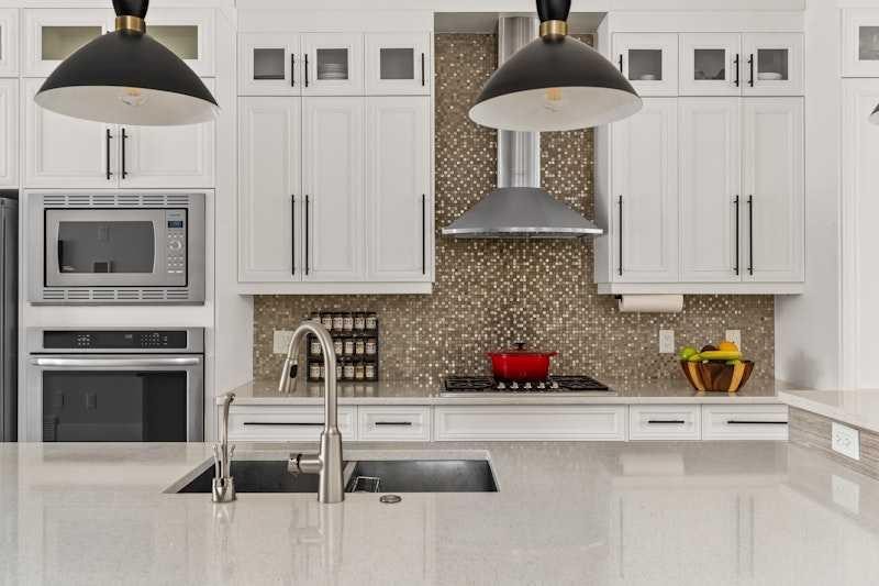 3917 16 Street Sw, Calgary, AB - Indoor Photo Showing Kitchen With Upgraded Kitchen