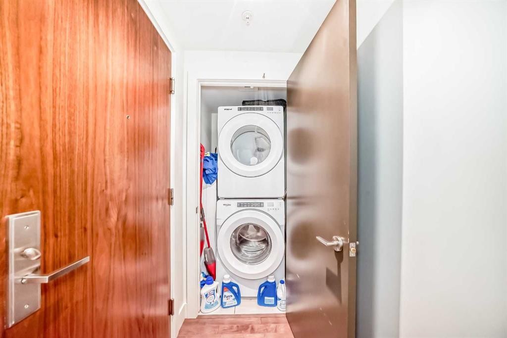 507-10 Shawnee Hill Sw, Calgary, AB - Indoor Photo Showing Laundry Room