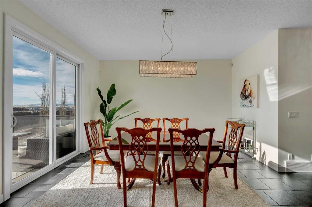 287 Sunset View, Cochrane, AB - Indoor Photo Showing Dining Room