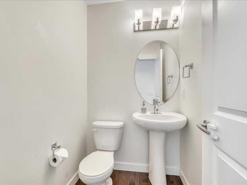 201 Rainbow Falls Glen, Chestermere, AB - Indoor Photo Showing Bathroom