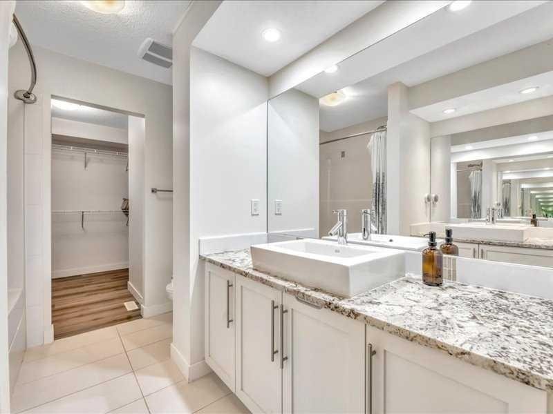 201 Rainbow Falls Glen, Chestermere, AB - Indoor Photo Showing Bathroom