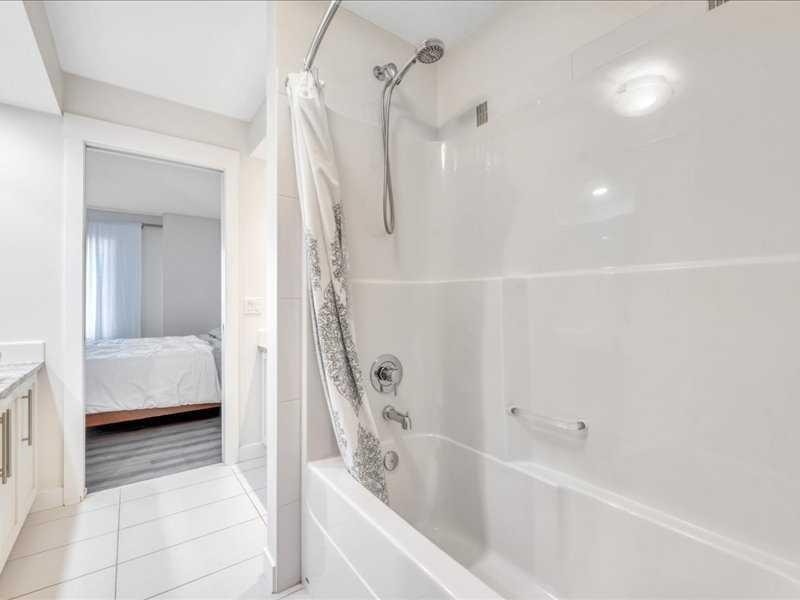 201 Rainbow Falls Glen, Chestermere, AB - Indoor Photo Showing Bathroom