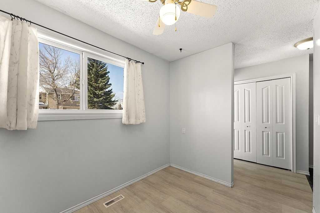 56-5520 1 Avenue Se, Calgary, AB - Indoor Photo Showing Other Room