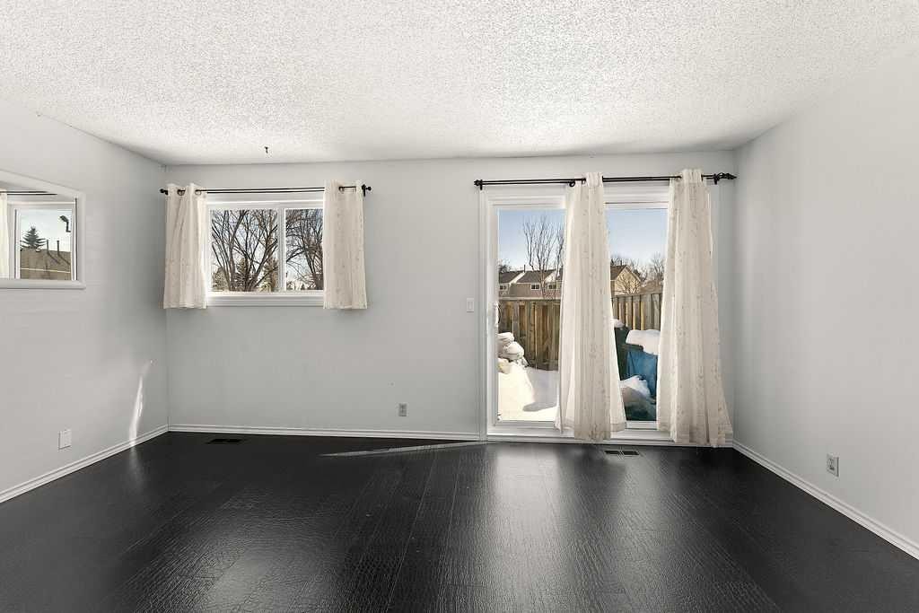 56-5520 1 Avenue Se, Calgary, AB - Indoor Photo Showing Other Room