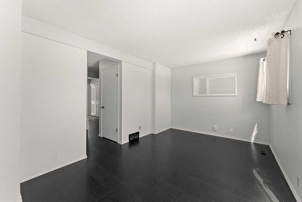 56-5520 1 Avenue Se, Calgary, AB - Indoor Photo Showing Other Room