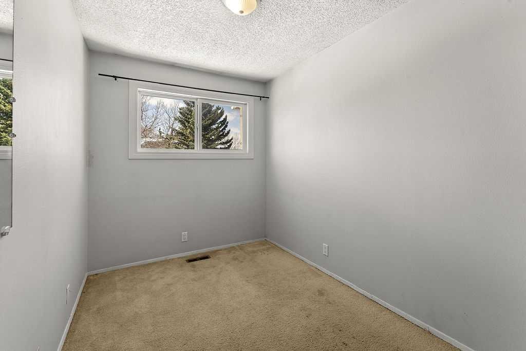 56-5520 1 Avenue Se, Calgary, AB - Indoor Photo Showing Other Room