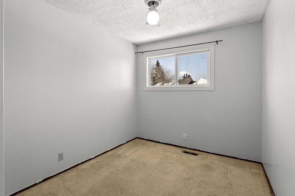 56-5520 1 Avenue Se, Calgary, AB - Indoor Photo Showing Other Room