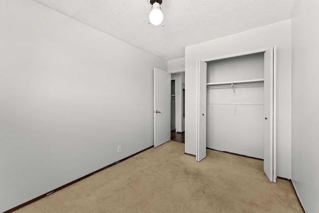 56-5520 1 Avenue Se, Calgary, AB - Indoor Photo Showing Other Room