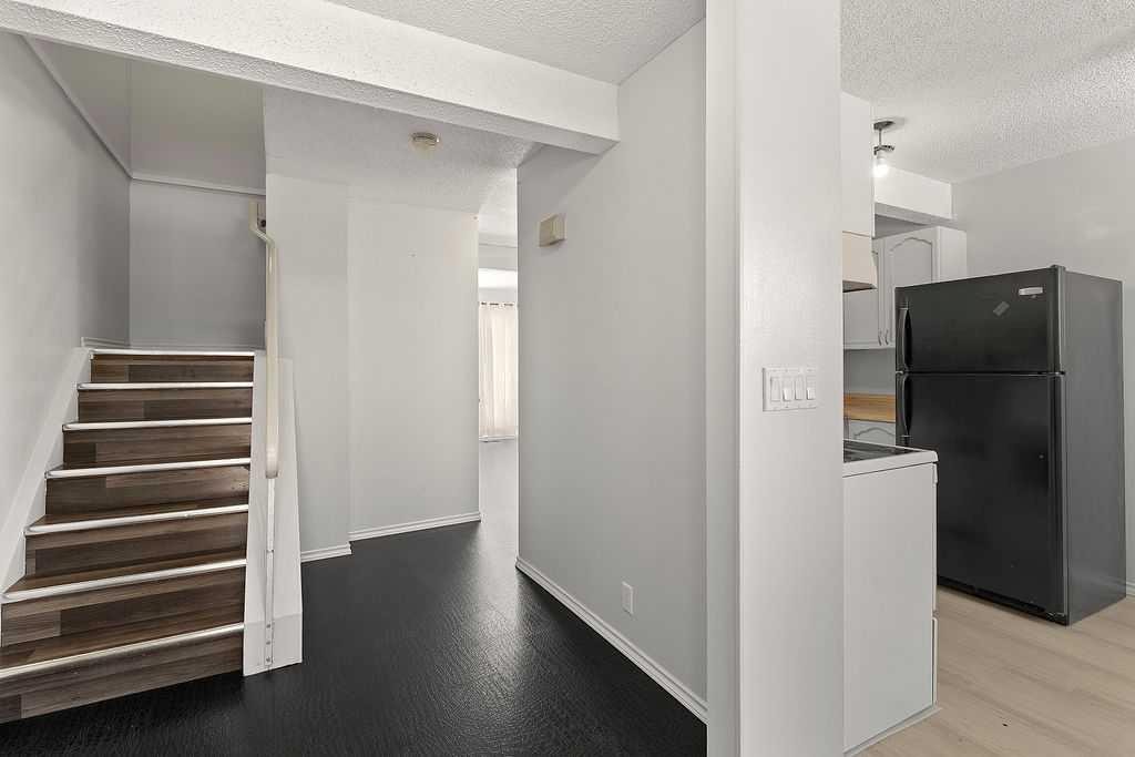 56-5520 1 Avenue Se, Calgary, AB - Indoor Photo Showing Other Room