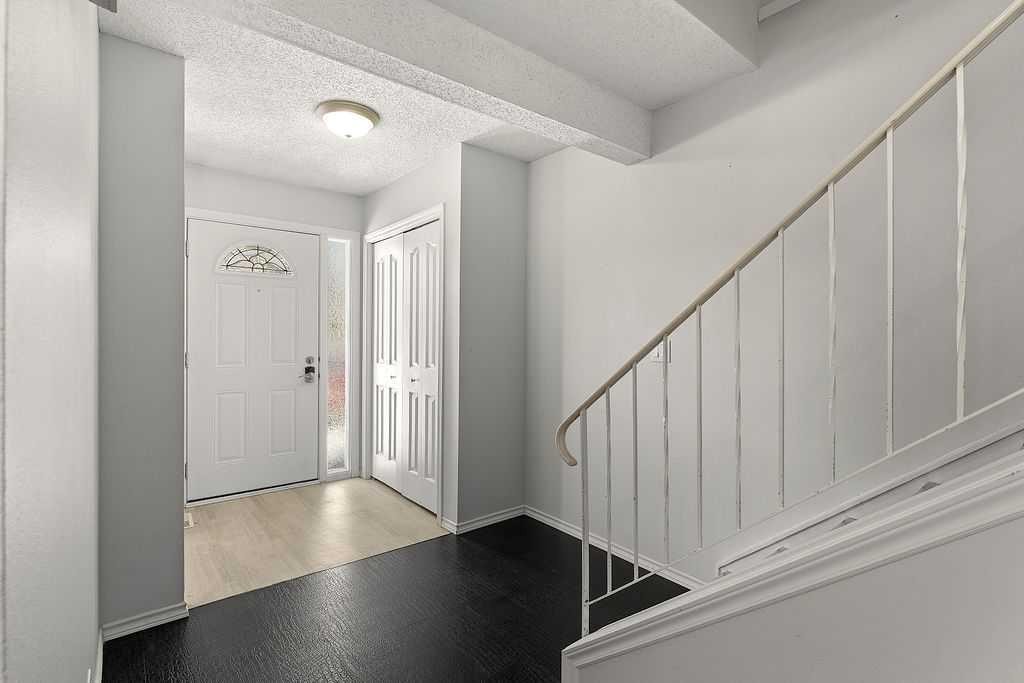 56-5520 1 Avenue Se, Calgary, AB - Indoor Photo Showing Other Room