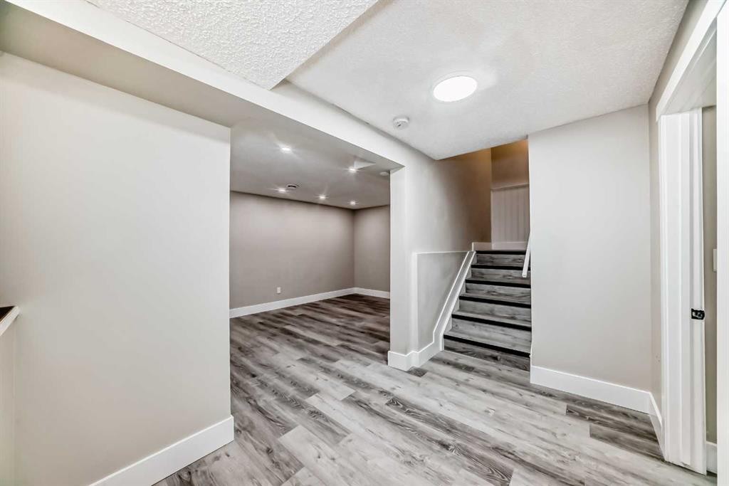 3920 44 Avenue Ne, Calgary, AB - Indoor Photo Showing Other Room
