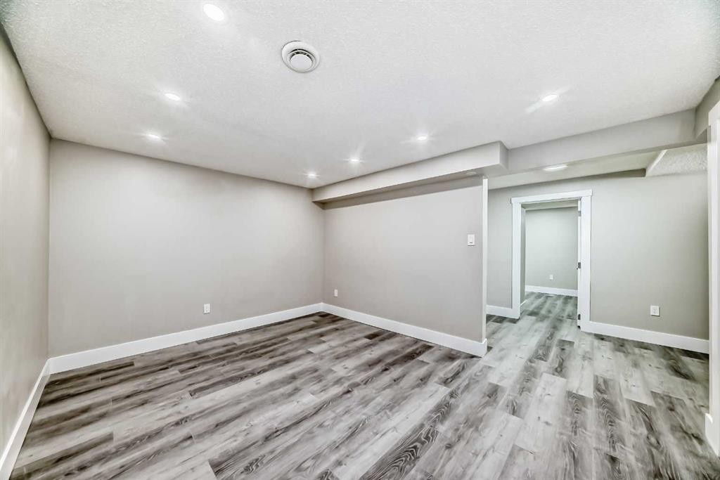 3920 44 Avenue Ne, Calgary, AB - Indoor