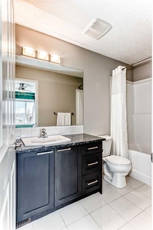 113 Copperpond Row Se, Calgary, AB - Indoor Photo Showing Bathroom
