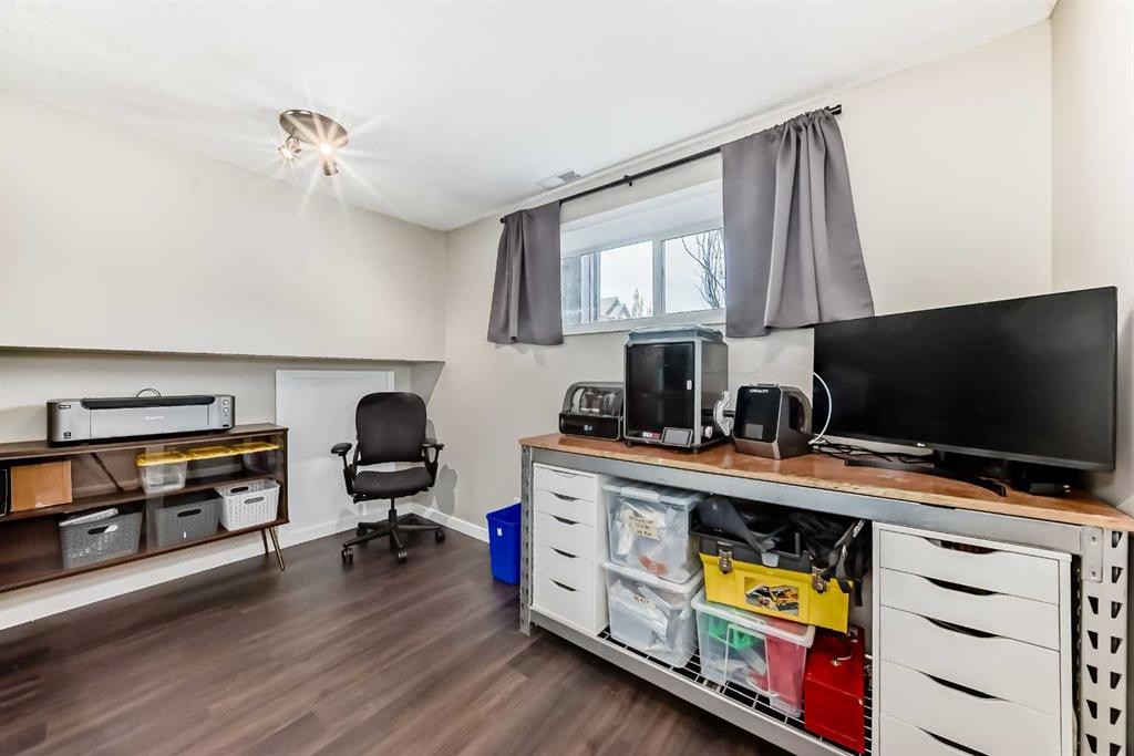 113 Copperpond Row Se, Calgary, AB - Indoor Photo Showing Office