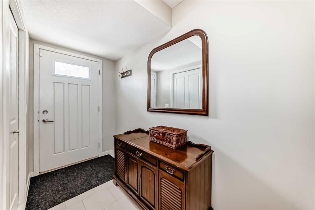 113 Copperpond Row Se, Calgary, AB - Indoor Photo Showing Other Room