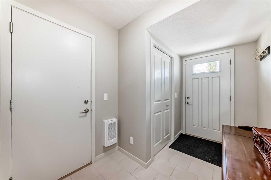 113 Copperpond Row Se, Calgary, AB - Indoor Photo Showing Other Room