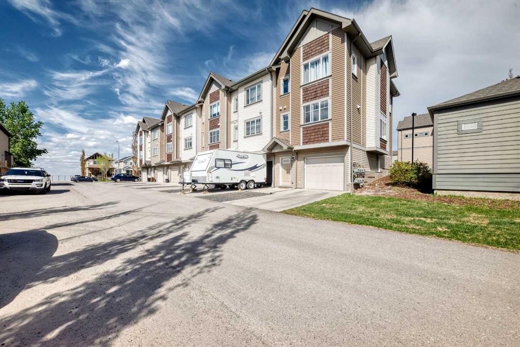 113 Copperpond Row Se, Calgary, AB - Outdoor With Facade
