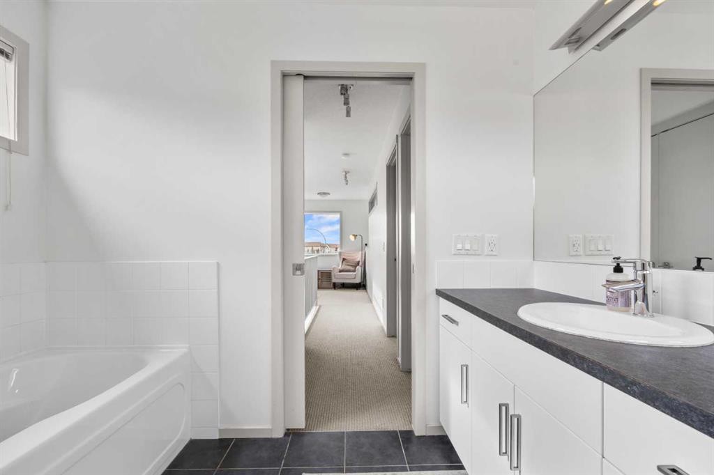 278 Copperstone Circle Se, Calgary, AB - Indoor Photo Showing Bathroom