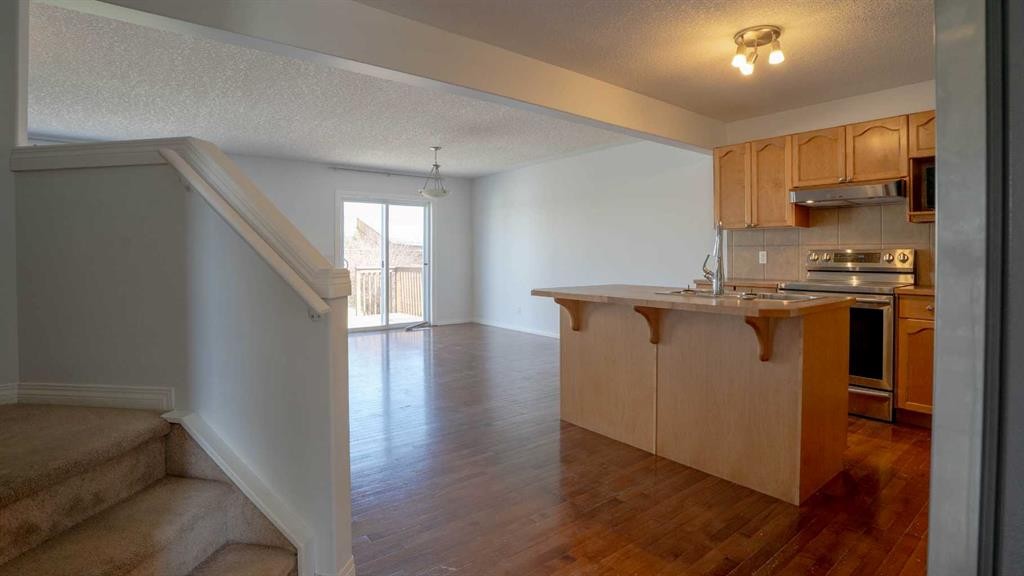 160 Covemeadow Road Ne, Calgary, AB - Indoor Photo Showing Kitchen