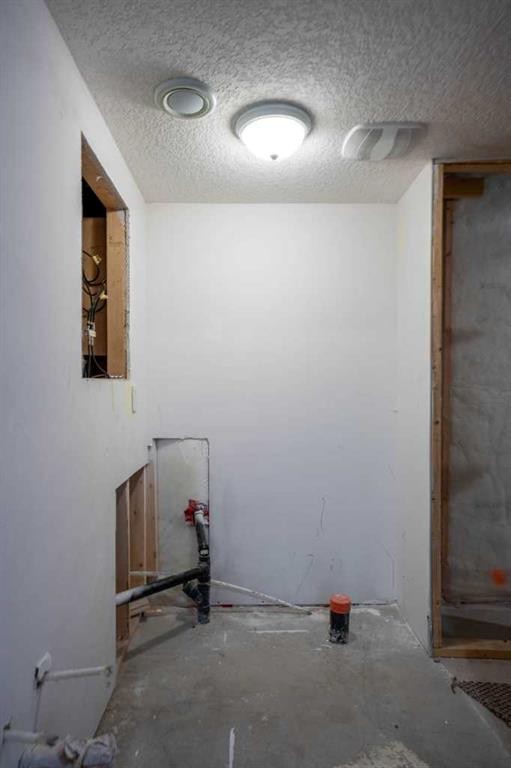 160 Covemeadow Road Ne, Calgary, AB - Indoor Photo Showing Garage