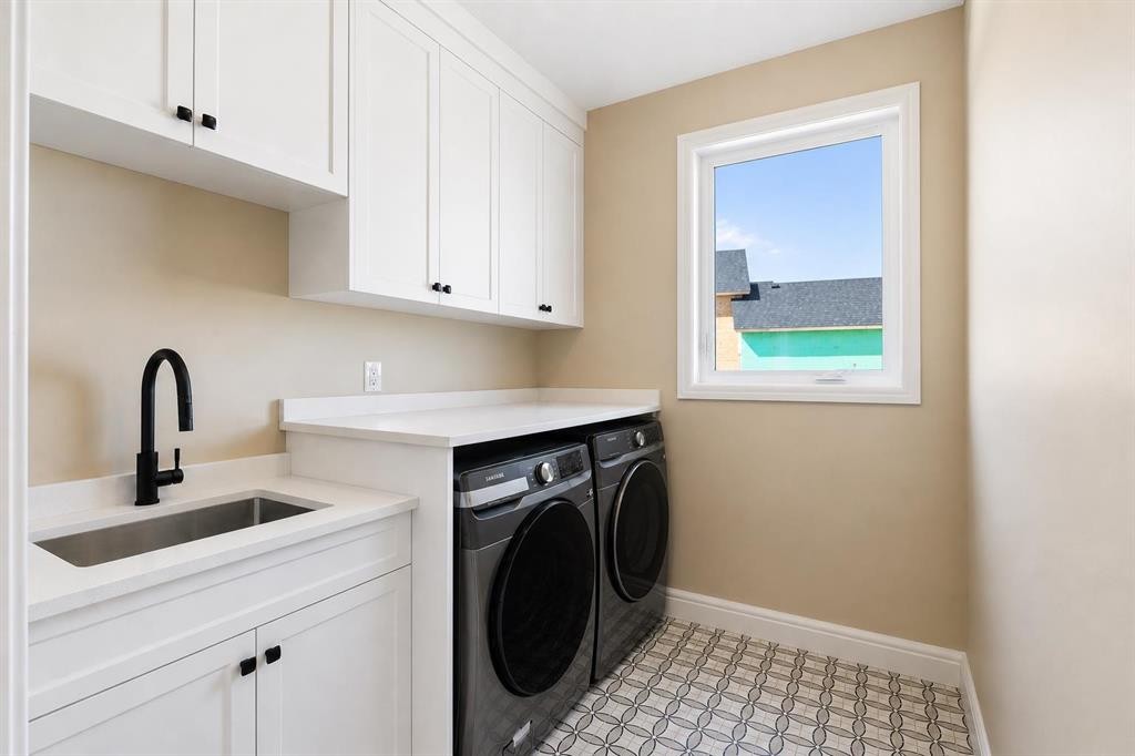 259 Muirfield Crescent, Lyalta, AB - Indoor Photo Showing Laundry Room