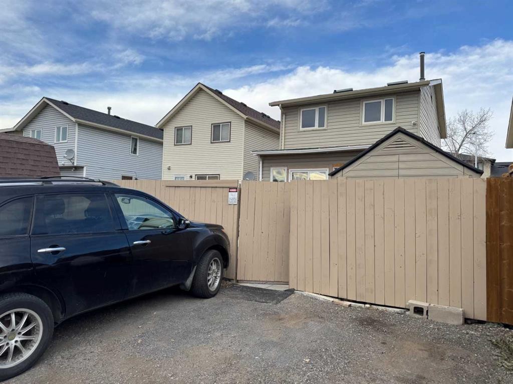 371 Falshire Drive Ne, Calgary, AB - Outdoor