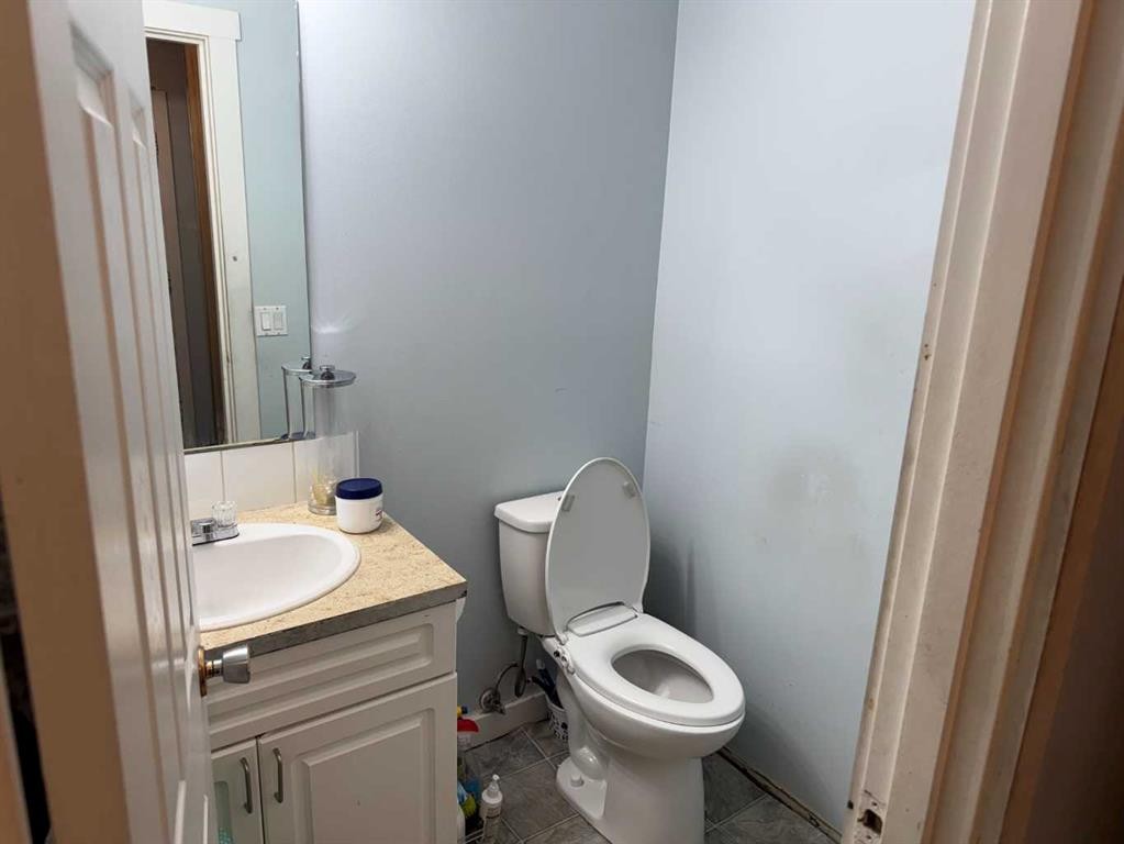 371 Falshire Drive Ne, Calgary, AB - Indoor Photo Showing Bathroom