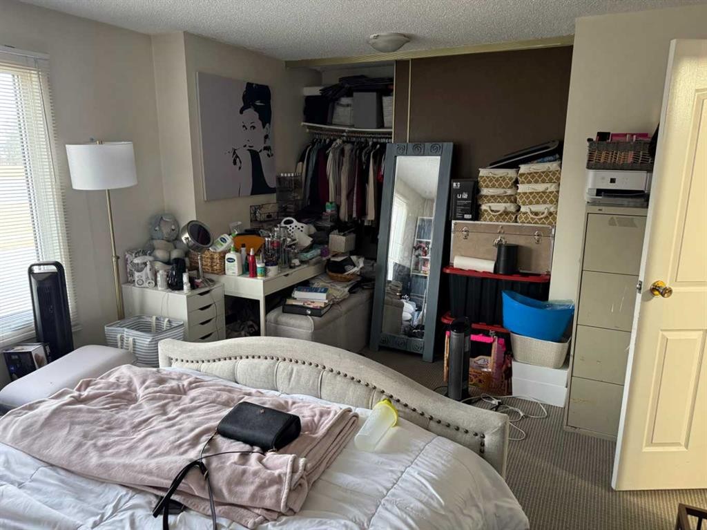 371 Falshire Drive Ne, Calgary, AB - Indoor