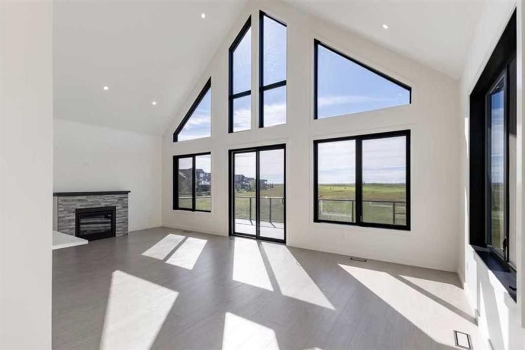 496 Muirfield Crescent, Lyalta, AB - Indoor With Fireplace