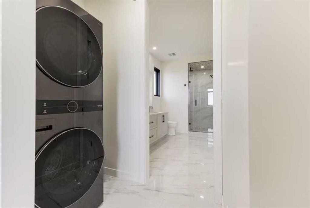 496 Muirfield Crescent, Lyalta, AB - Indoor Photo Showing Laundry Room