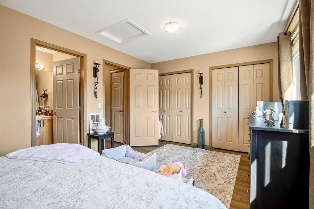 49 Spring Meadows Bay, Okotoks, AB - Indoor Photo Showing Bedroom