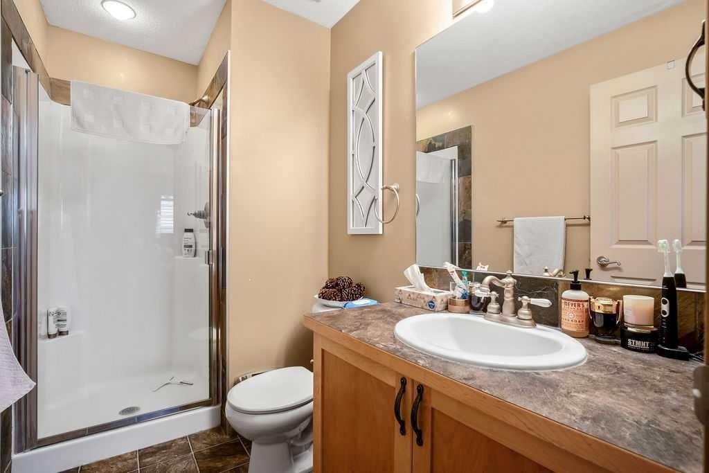 49 Spring Meadows Bay, Okotoks, AB - Indoor Photo Showing Bathroom