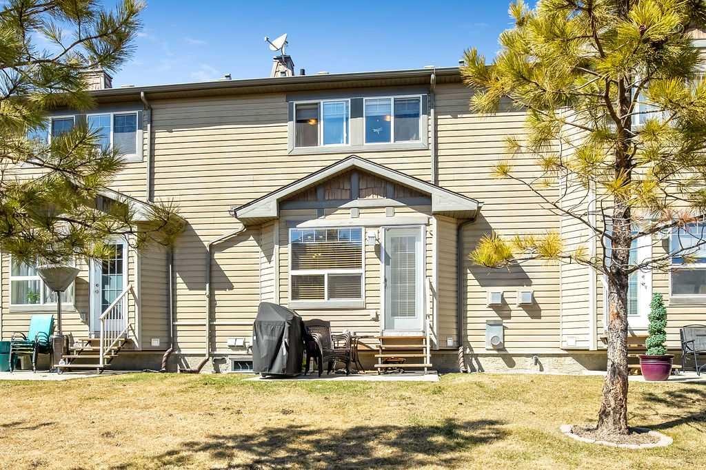49 Spring Meadows Bay, Okotoks, AB - Outdoor