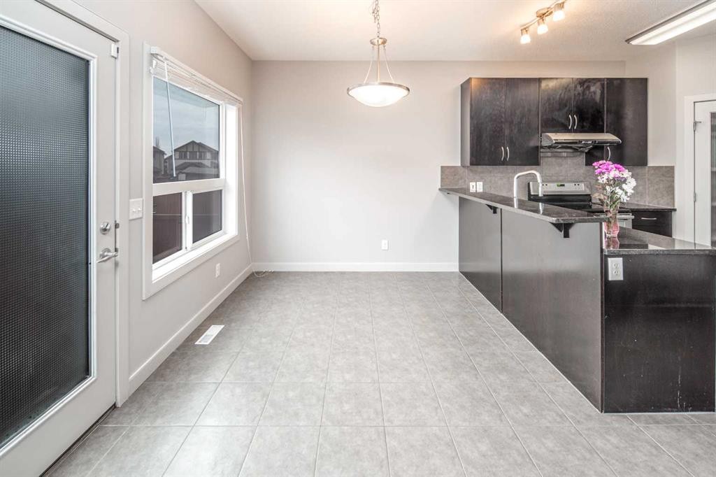 50 Everwoods Park Sw, Calgary, AB - Indoor Photo Showing Kitchen