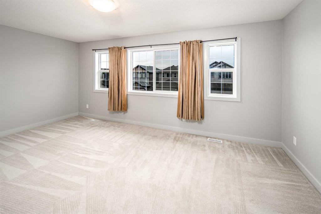 50 Everwoods Park Sw, Calgary, AB - Indoor Photo Showing Other Room